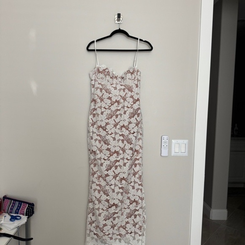 House of CB Pearl Floral Lace Gown Size M - Picture 3 of 6